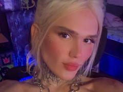 Becab - shemale webcam at xLoveCam