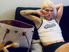 Becab - shemale webcam at xLoveCam