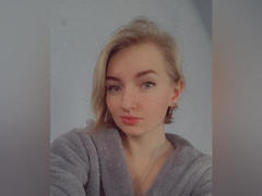 BeckiXJewel - blond female with  small tits webcam at xLoveCam