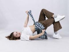 BeckieHermanson - female with brown hair webcam at xLoveCam