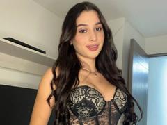 BellaBee - female with black hair webcam at xLoveCam