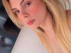 BellaCampos - shemale webcam at xLoveCam