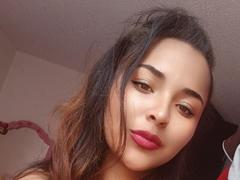 BellaChaudAmour - female with brown hair and  small tits webcam at xLoveCam