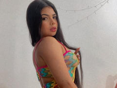KarinaLorens - female with black hair webcam at LiveJasmin