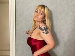 BellaLaPetale - blond female webcam at xLoveCam