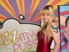 BellaLaPetale from xLoveCam