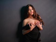 BellaNoirre - female with brown hair webcam at xLoveCam