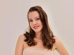 JoanCompston - female with brown hair webcam at LiveJasmin