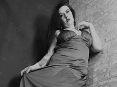 BellaSmitt - female with brown hair and  small tits webcam at xLoveCam