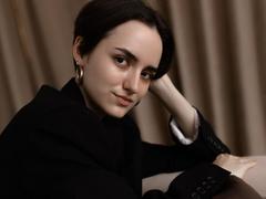 AmaliyAredys - blond female webcam at LiveJasmin