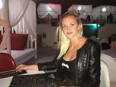 BellaTight-hot - blond female with  big tits webcam at xLoveCam