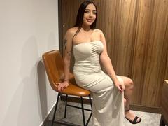 BellaVibes - female with brown hair and  big tits webcam at xLoveCam