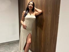 BellaVibes - female with brown hair and  big tits webcam at xLoveCam
