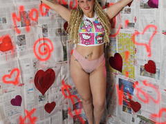 BellaHottXX from xLoveCam