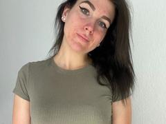 Bella-Cat1-hot - female with brown hair webcam at xLoveCam