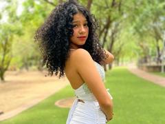 BellainLove from xLoveCam