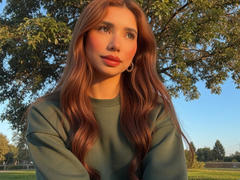 Bellasweeth - female with brown hair and  big tits webcam at xLoveCam