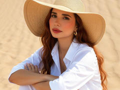 Bellasweeth - female with brown hair and  big tits webcam at xLoveCam