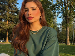 Bellasweeth - female with brown hair and  big tits webcam at xLoveCam