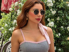 Bellasweeth - female with brown hair and  big tits webcam at xLoveCam