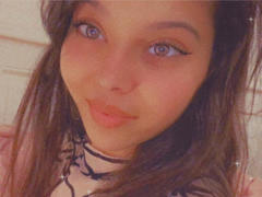 Sheytanna - female with brown hair webcam at xLoveCam