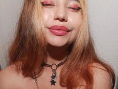 BelleVivienneHt - female with brown hair webcam at xLoveCam