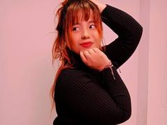 BelleVivienneHt - female with brown hair webcam at xLoveCam
