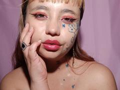 BelleVivienneHt - female with brown hair webcam at xLoveCam