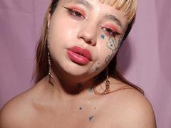 BelleVivienneHt - female with brown hair webcam at xLoveCam