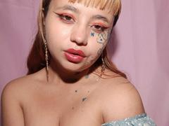 BelleVivienneHt - female with brown hair webcam at xLoveCam