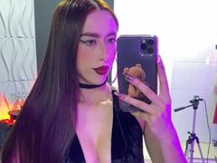 BelleFiore - female with brown hair and  big tits webcam at LiveJasmin