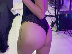 BelleFiore - female with brown hair and  big tits webcam at LiveJasmin