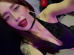 BelleFiore - female with brown hair and  big tits webcam at LiveJasmin