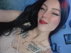 BelleZaina - female with brown hair webcam at xLoveCam