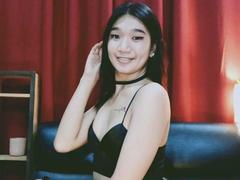 Berburakaa - shemale with black hair webcam at xLoveCam