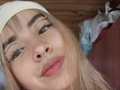 BerlyQueen from xLoveCam