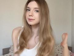 BernnyChloe - blond female with  big tits webcam at xLoveCam