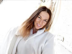 BernuLover - female with brown hair webcam at xLoveCam