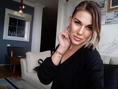 BernuLover - female with brown hair webcam at xLoveCam