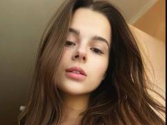 BerryAlma - female with brown hair webcam at xLoveCam
