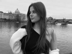 BerryAlma from xLoveCam