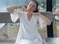 BerryZegarelli - female with black hair and  big tits webcam at xLoveCam