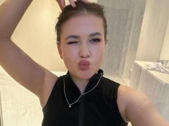 BerryZegarelli - female with black hair and  big tits webcam at xLoveCam