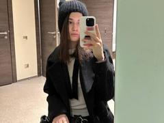 BerryZegarelli - female with black hair and  big tits webcam at xLoveCam