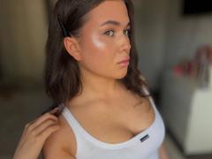 BerryZegarelli - female with black hair and  big tits webcam at xLoveCam