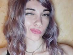 BethAh - female with brown hair webcam at xLoveCam