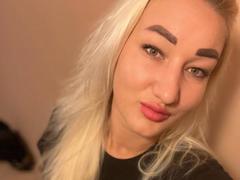 BetsyMinnie from xLoveCam