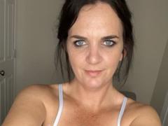 Bettty - female with brown hair webcam at xLoveCam