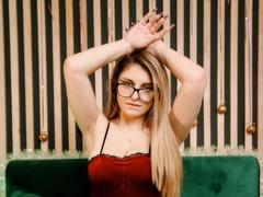 Betty_Heart - blond female with  big tits webcam at ImLive