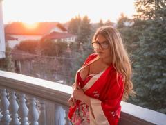 Betty_Heart - blond female with  big tits webcam at ImLive